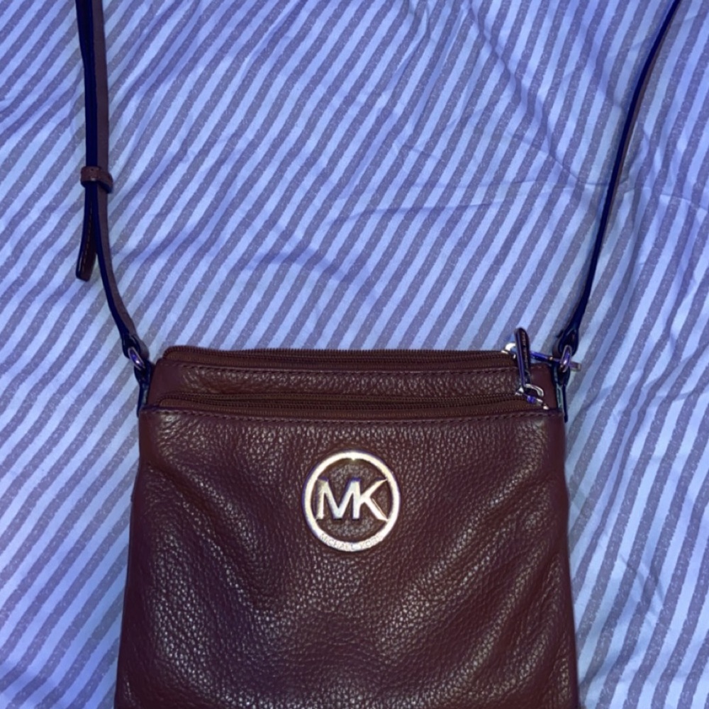 Michael Kors cross body bag!! GOOD condition